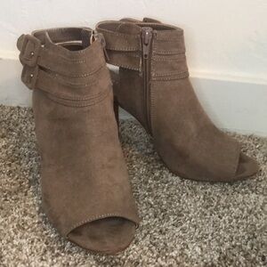 Size 8 Madden Girl block heel